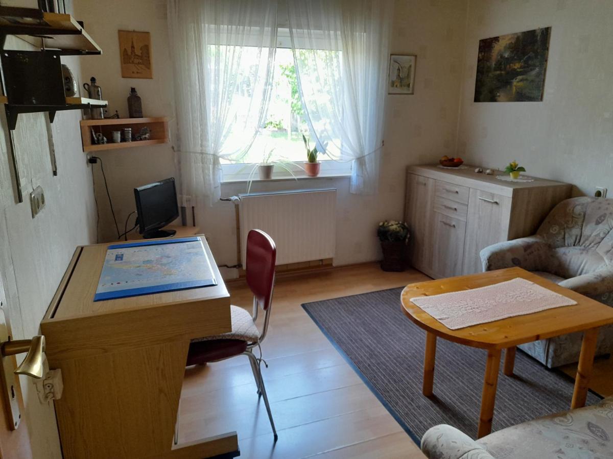 Ferienwohnung Woelbert Altendiez Bagian luar foto