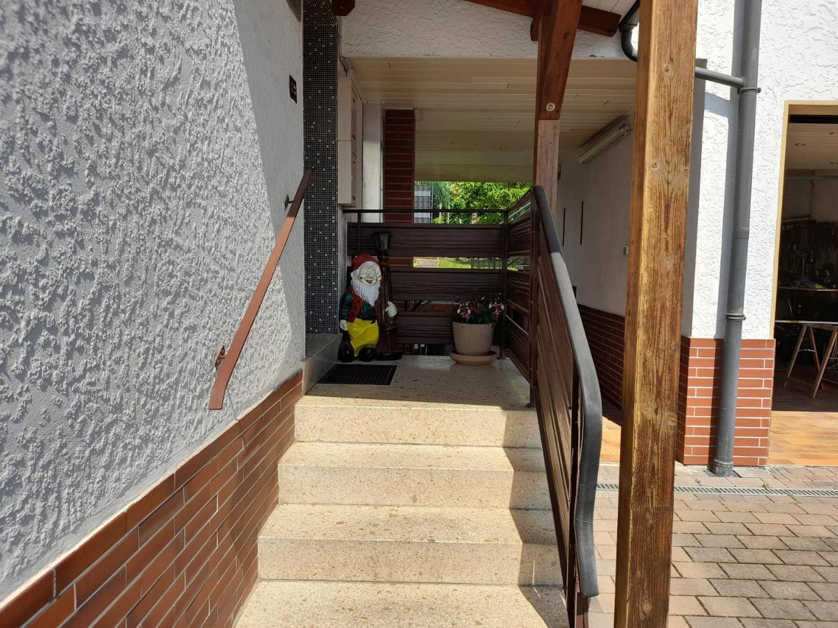 Ferienwohnung Woelbert Altendiez Bagian luar foto