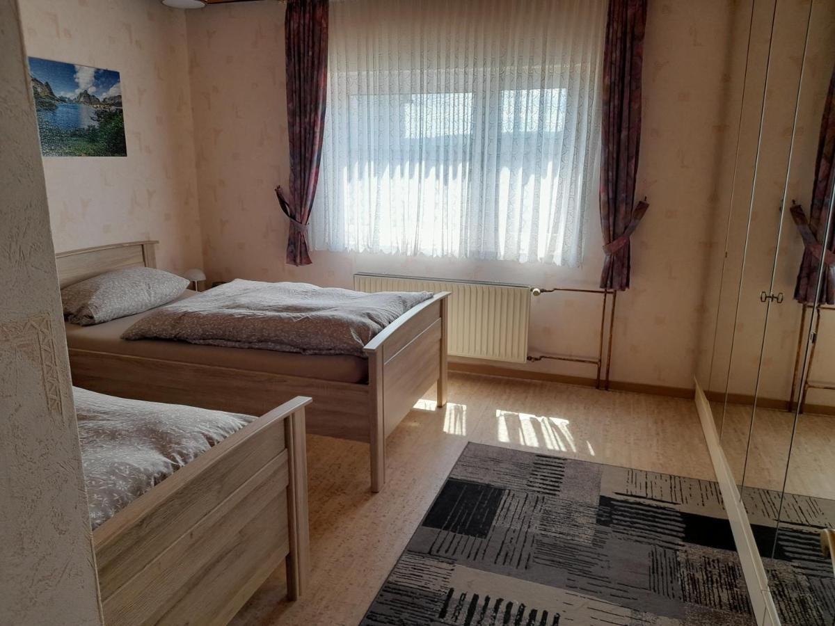 Ferienwohnung Woelbert Altendiez Bagian luar foto