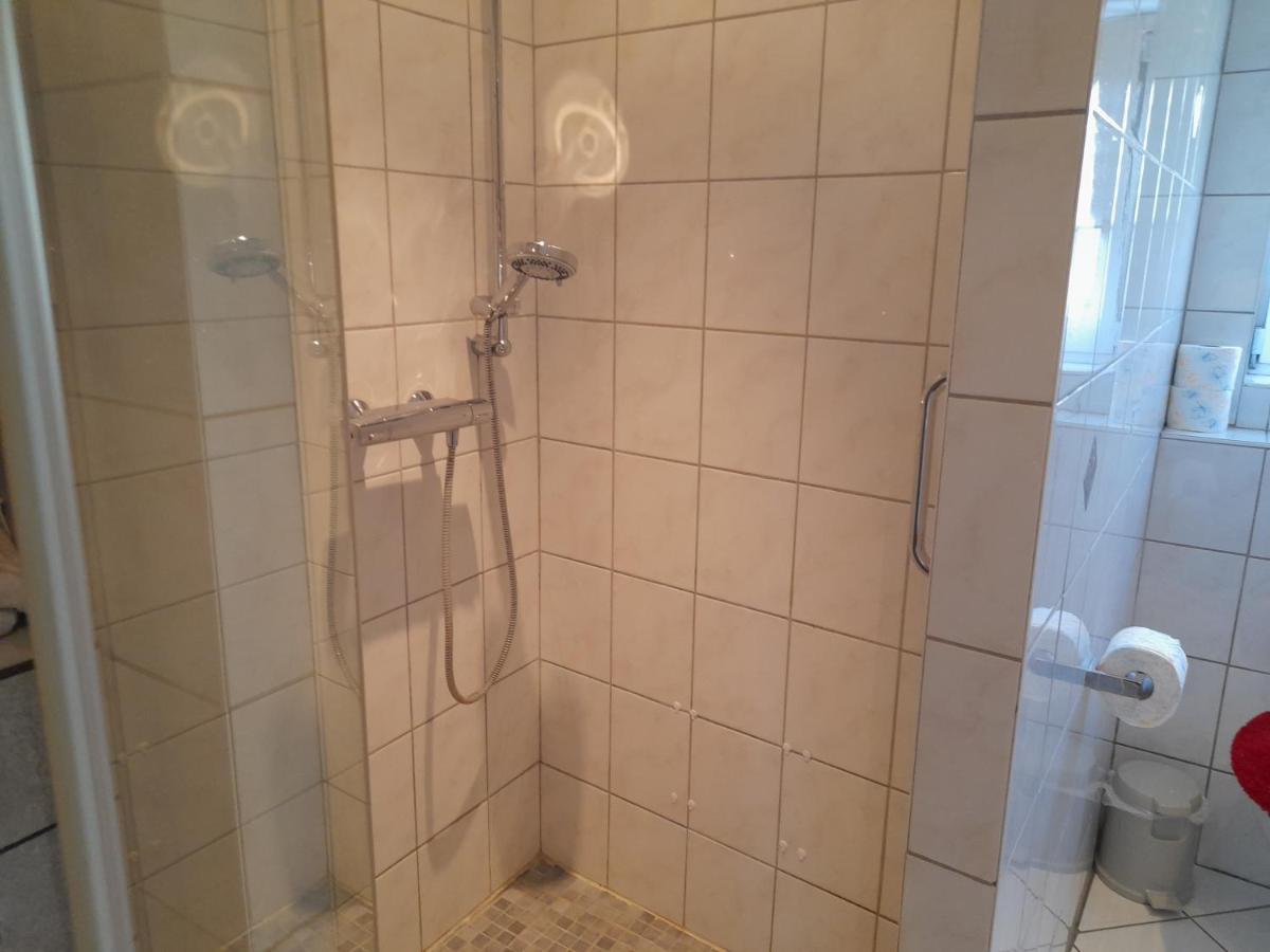 Ferienwohnung Woelbert Altendiez Bagian luar foto