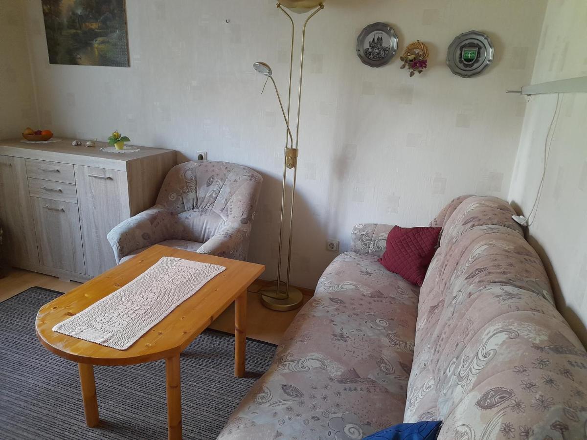 Ferienwohnung Woelbert Altendiez Bagian luar foto